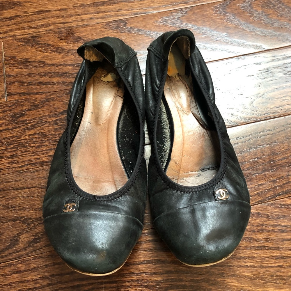 CHANEL Flats - Authentic and well loved